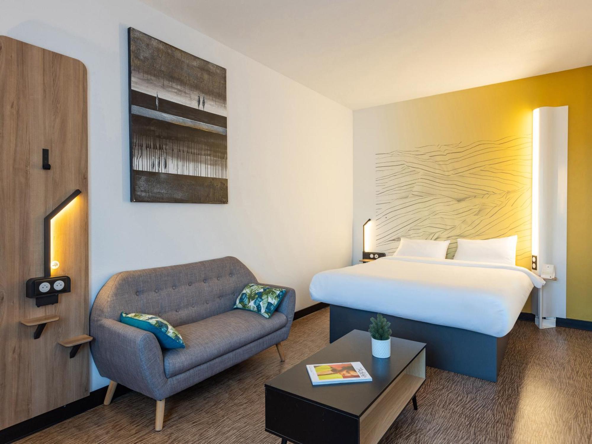 B&B Hotel Rennes Parc Expo Aeroport Bruz Exteriör bild